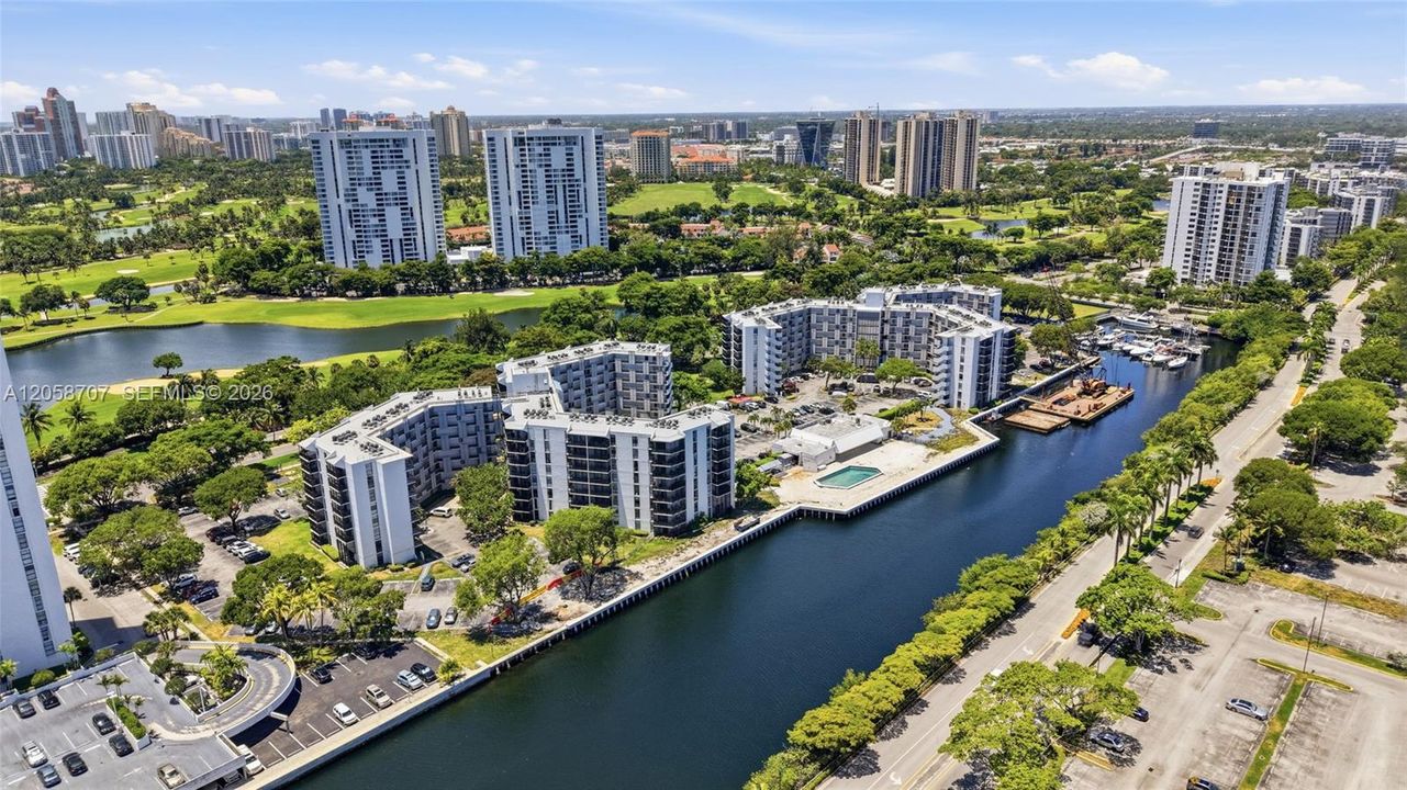 На продажу: $160,000 (1 спален, 2 ванн, 741 Квадратных фут)