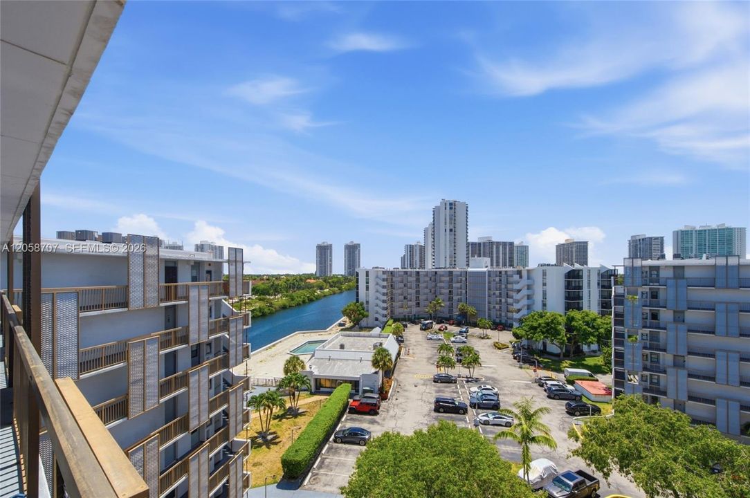 На продажу: $160,000 (1 спален, 2 ванн, 741 Квадратных фут)