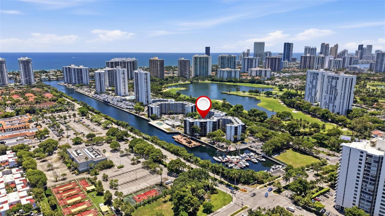 На продажу: $160,000 (1 спален, 2 ванн, 741 Квадратных фут)