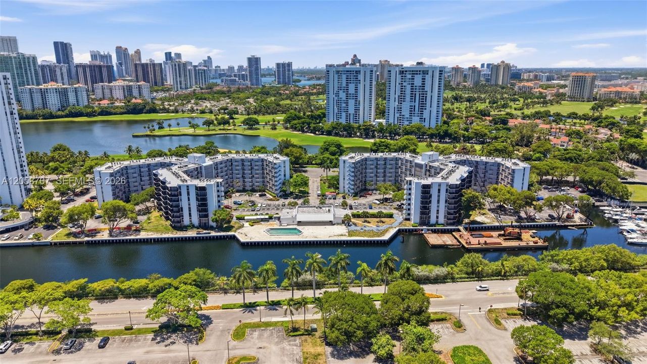 На продажу: $160,000 (1 спален, 2 ванн, 741 Квадратных фут)