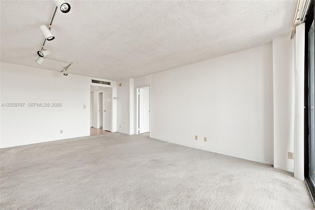 На продажу: $160,000 (1 спален, 2 ванн, 741 Квадратных фут)