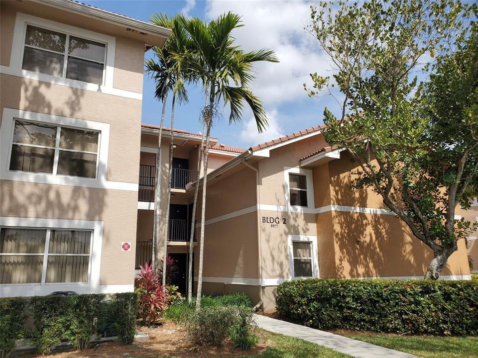 EDGEWATER 8977 2-302 FRONT