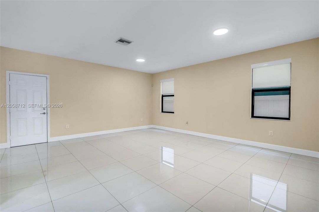 На продажу: $725,000 (3 спален, 3 ванн, 2345 Квадратных фут)