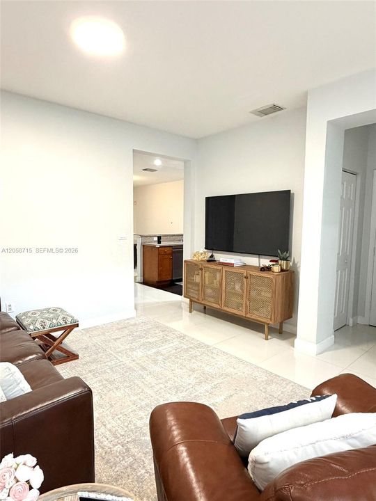 En Renta: $4,000 (3 camas, 3 baños, 2008 Pies cuadrados)