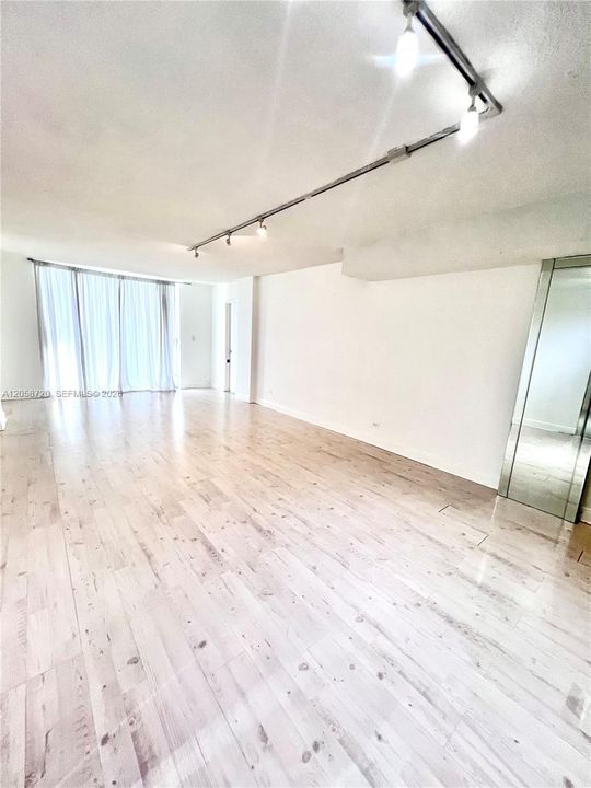 В аренду: $1,975 (1 спален, 1 ванн, 865 Квадратных фут)