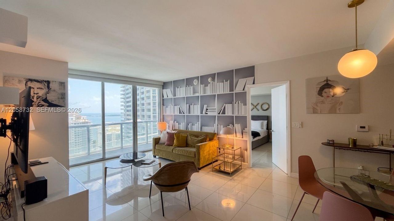 For Sale: $685,000 (1 beds, 1 baths, 898 Square Feet)