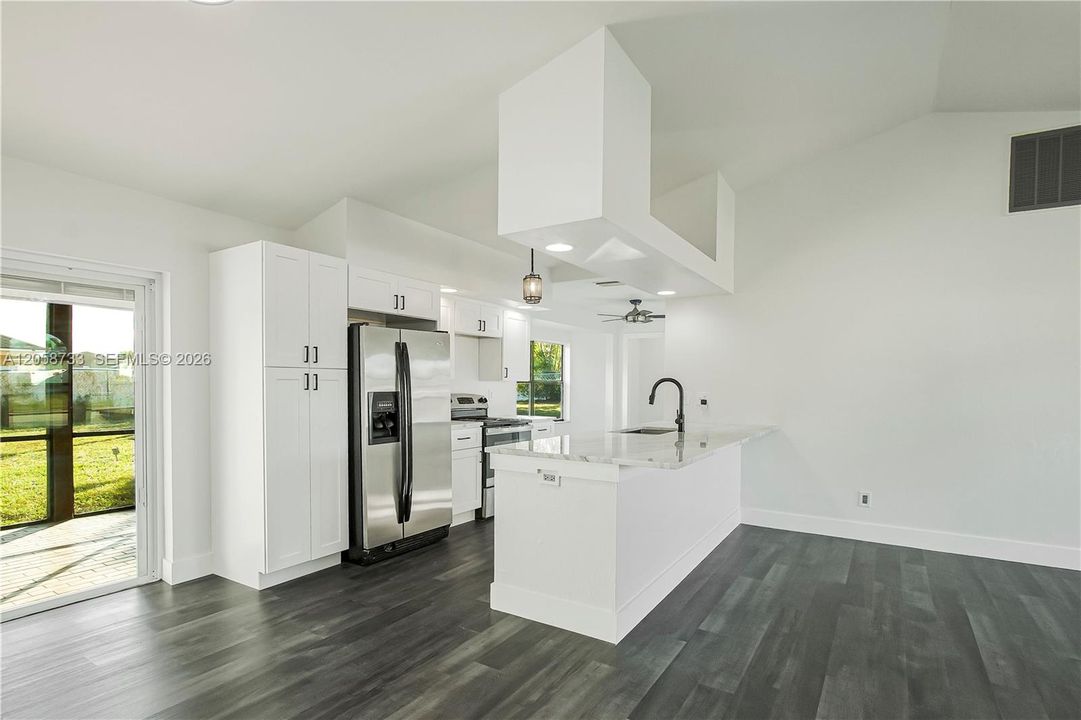 На продажу: $319,999 (3 спален, 2 ванн, 1451 Квадратных фут)