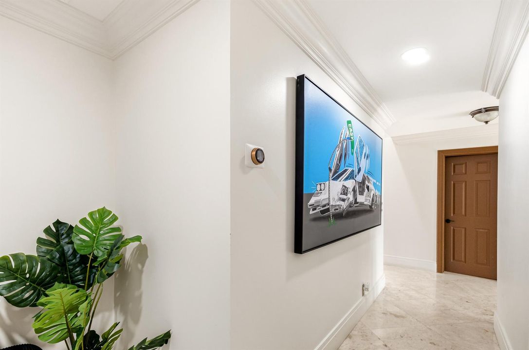 Living / Hallway