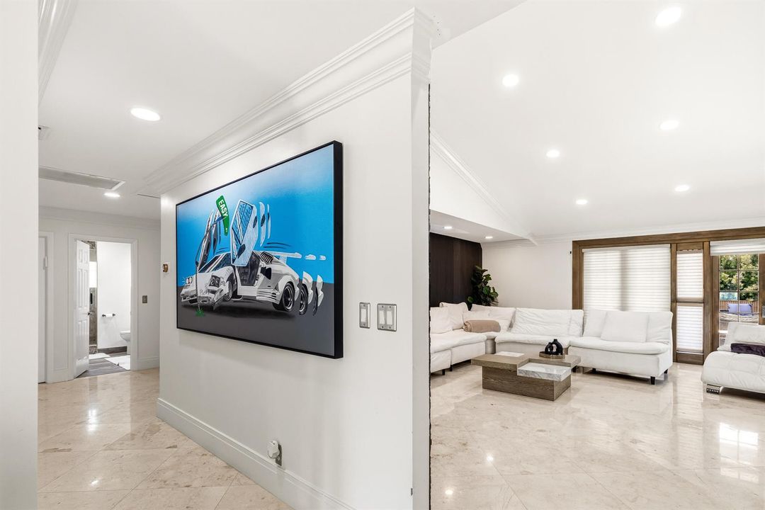 Living / Hallway