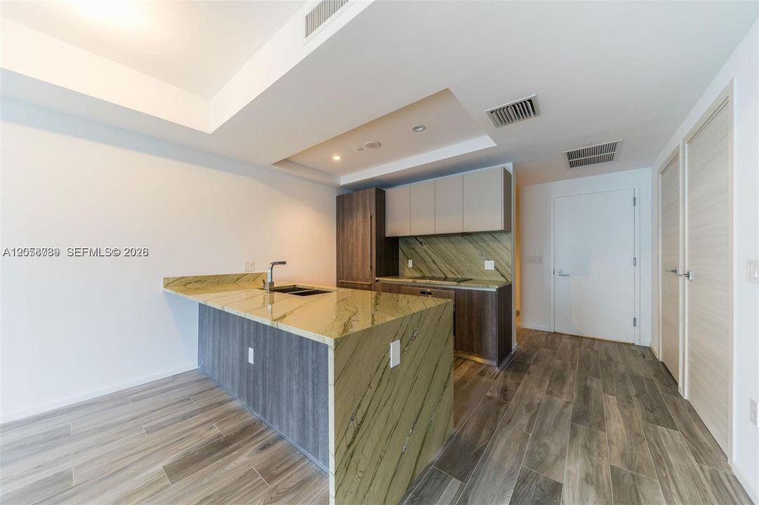 В аренду: $6,350 (2 спален, 2 ванн, 1119 Квадратных фут)