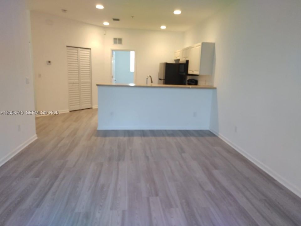 For Sale: $225,000 (3 beds, 2 baths, 1049 Square Feet)