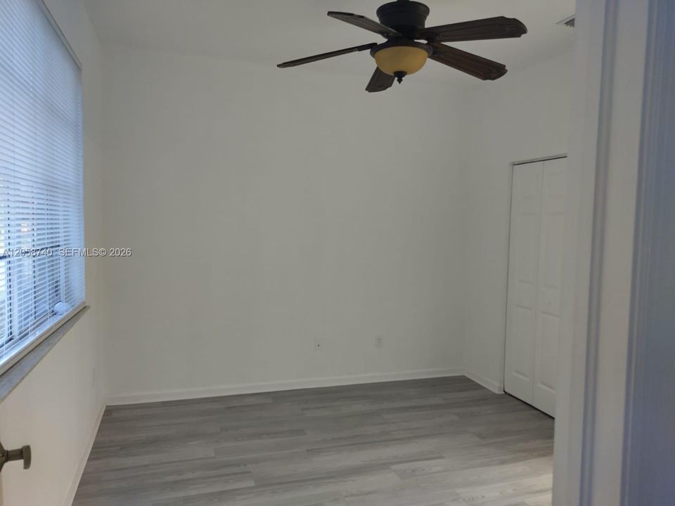 For Sale: $225,000 (3 beds, 2 baths, 1049 Square Feet)