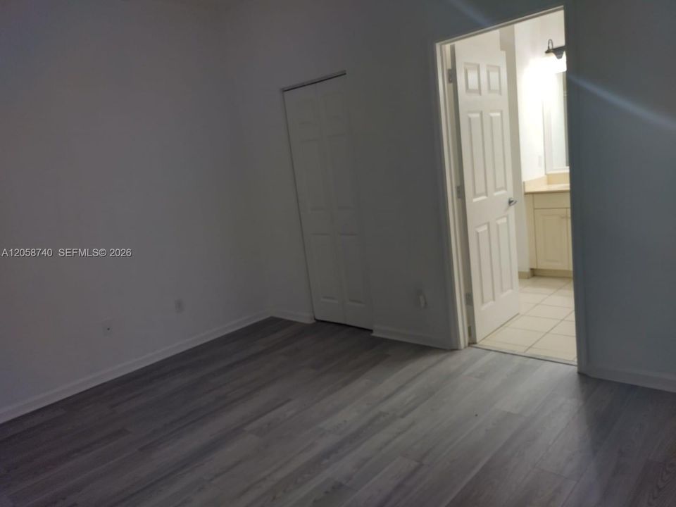 For Sale: $225,000 (3 beds, 2 baths, 1049 Square Feet)