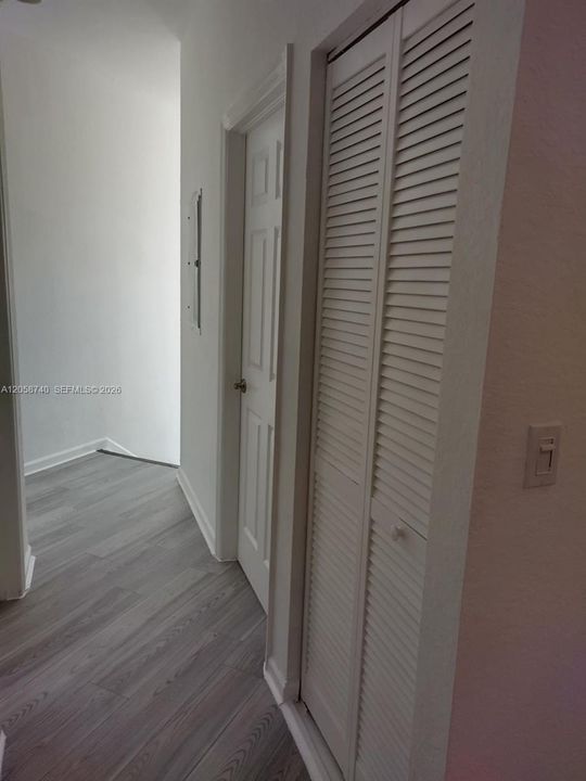For Sale: $225,000 (3 beds, 2 baths, 1049 Square Feet)