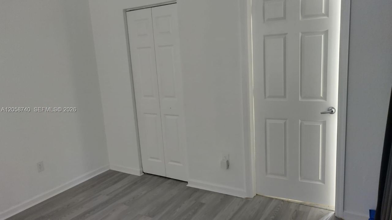 For Sale: $225,000 (3 beds, 2 baths, 1049 Square Feet)