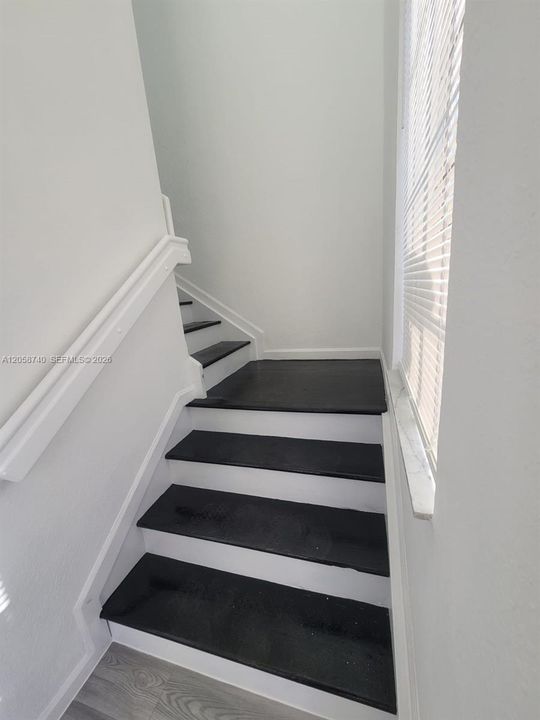 For Sale: $225,000 (3 beds, 2 baths, 1049 Square Feet)