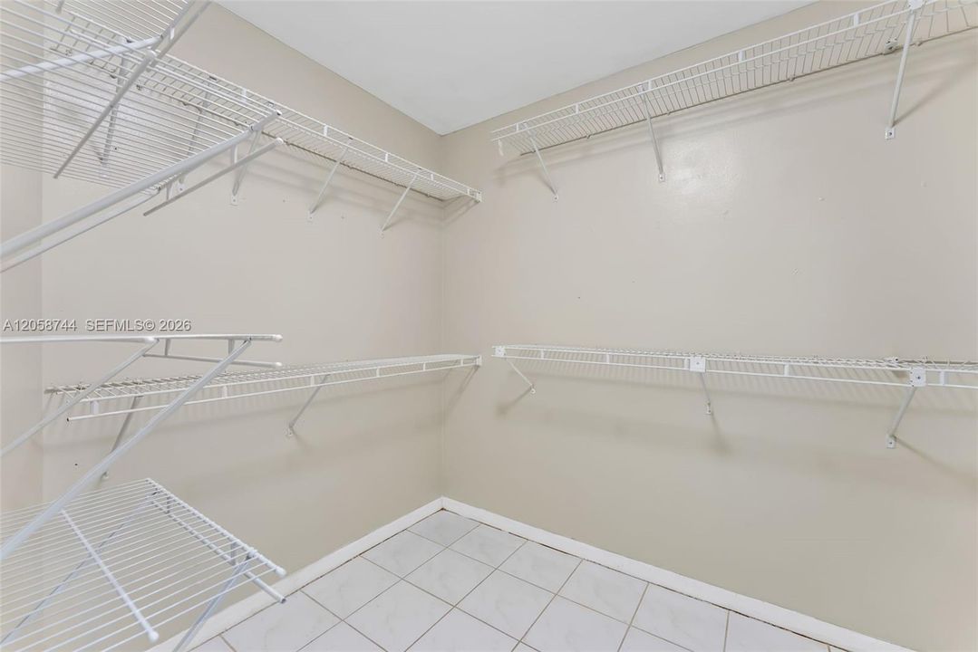 В аренду: $3,650 (4 спален, 3 ванн, 1558 Квадратных фут)
