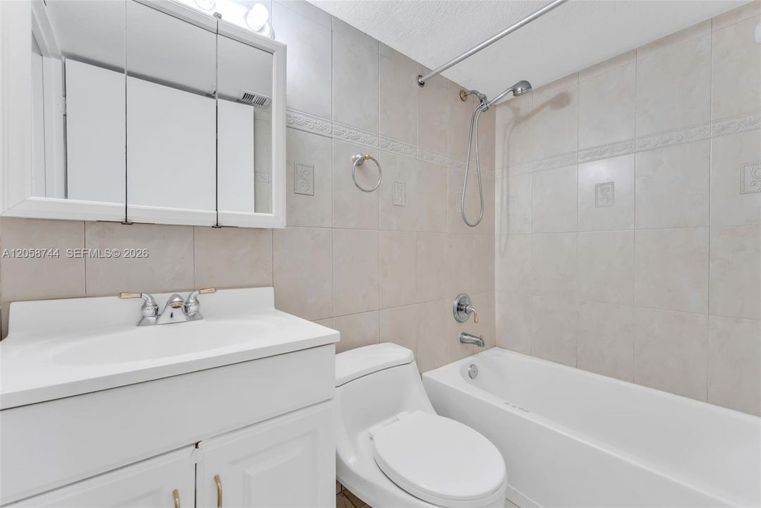 В аренду: $3,650 (4 спален, 3 ванн, 1558 Квадратных фут)