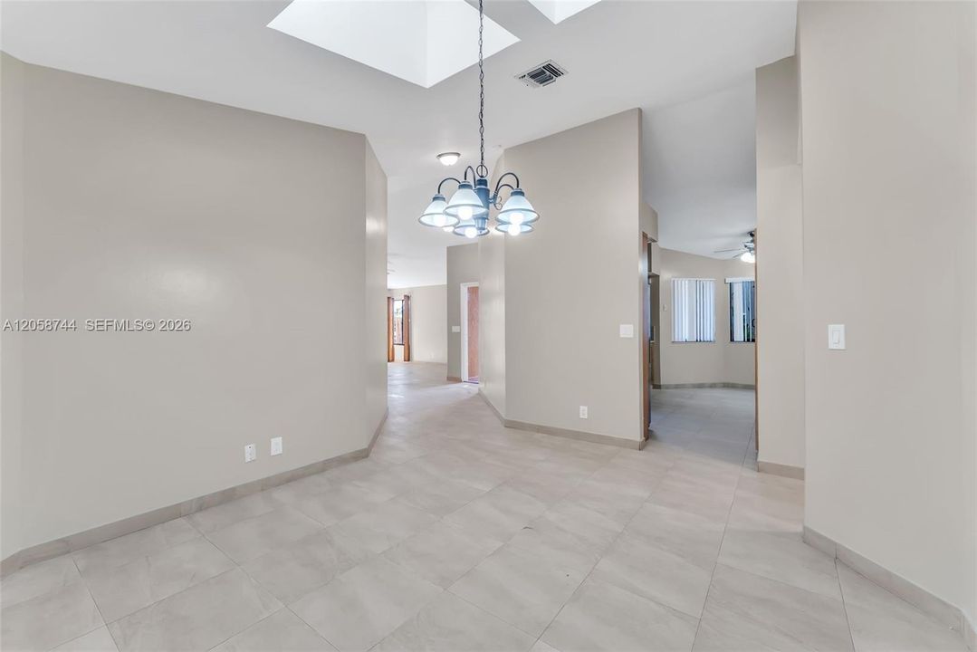 В аренду: $3,650 (4 спален, 3 ванн, 1558 Квадратных фут)