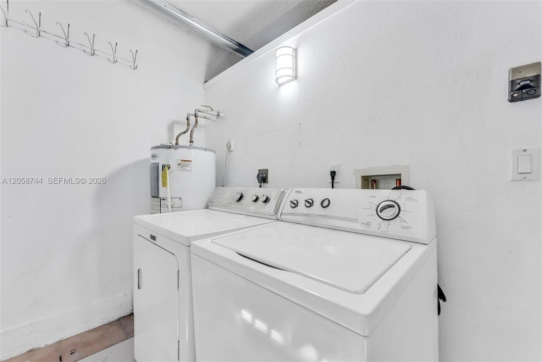 В аренду: $3,650 (4 спален, 3 ванн, 1558 Квадратных фут)