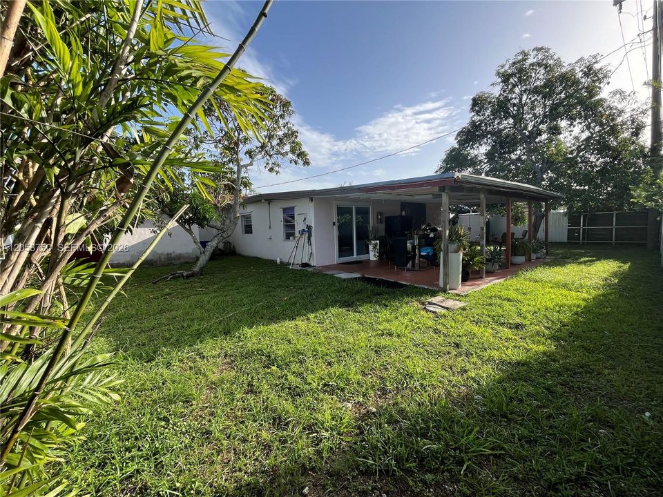 For Sale: $700,000 (2 beds, 1 baths, 2045 Square Feet)