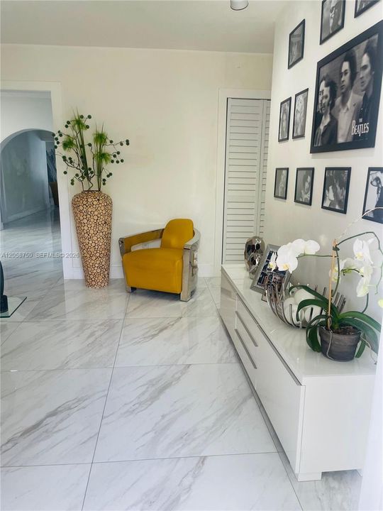 For Sale: $700,000 (2 beds, 1 baths, 2045 Square Feet)