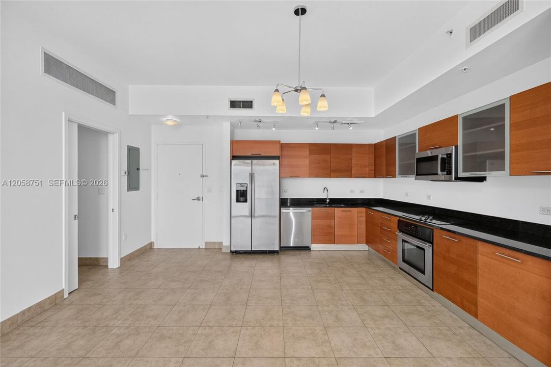 Active With Contract: $4,500 (2 beds, 2 baths, 1088 Square Feet)