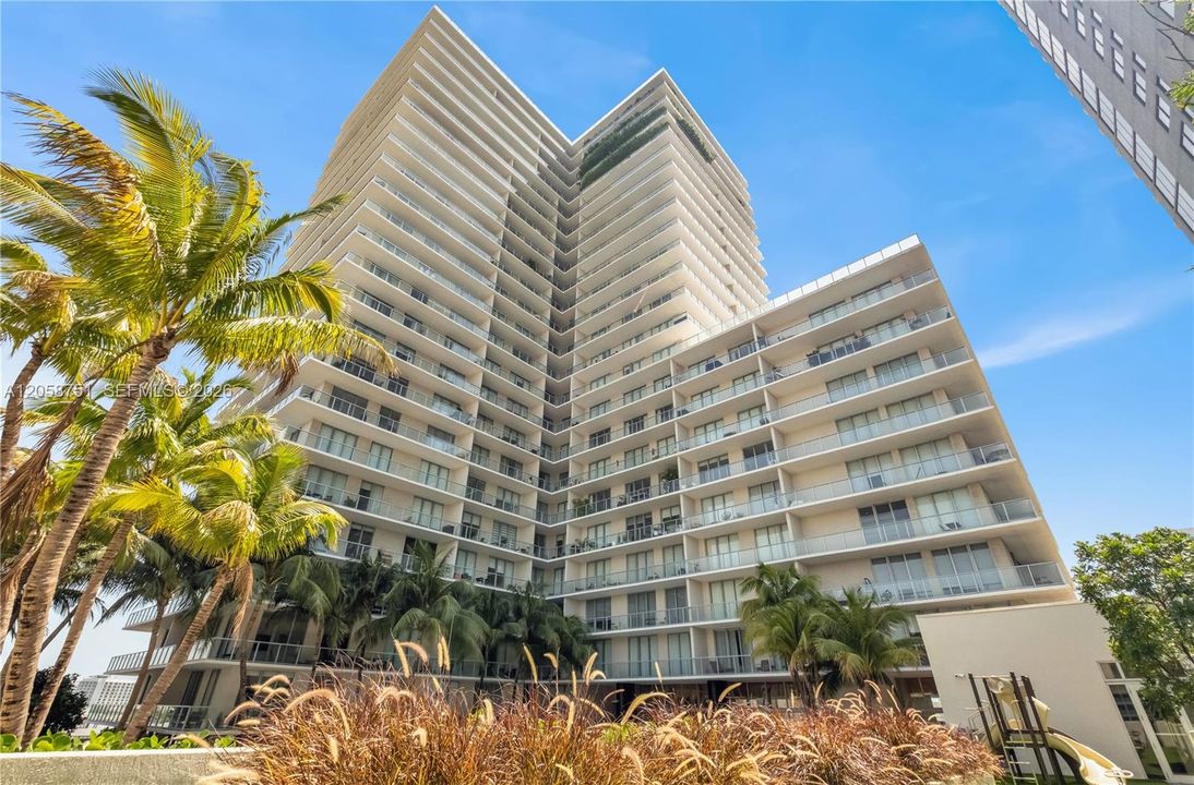 Active With Contract: $4,500 (2 beds, 2 baths, 1088 Square Feet)