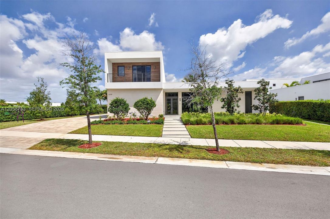 В аренду: $18,000 (5 спален, 6 ванн, 5368 Квадратных фут)