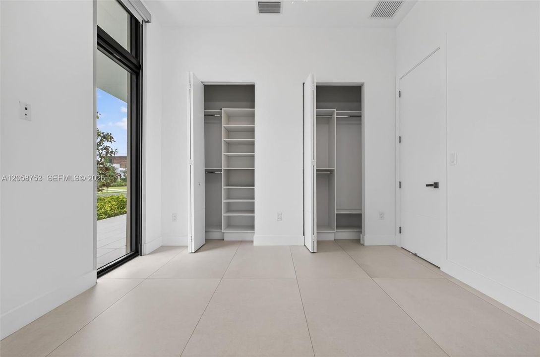 В аренду: $18,000 (5 спален, 6 ванн, 5368 Квадратных фут)