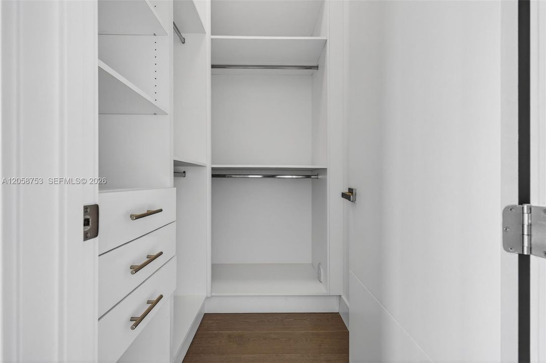 В аренду: $18,000 (5 спален, 6 ванн, 5368 Квадратных фут)