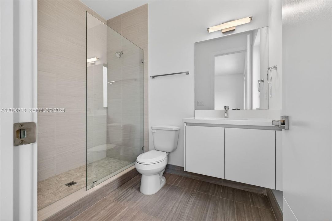 В аренду: $18,000 (5 спален, 6 ванн, 5368 Квадратных фут)