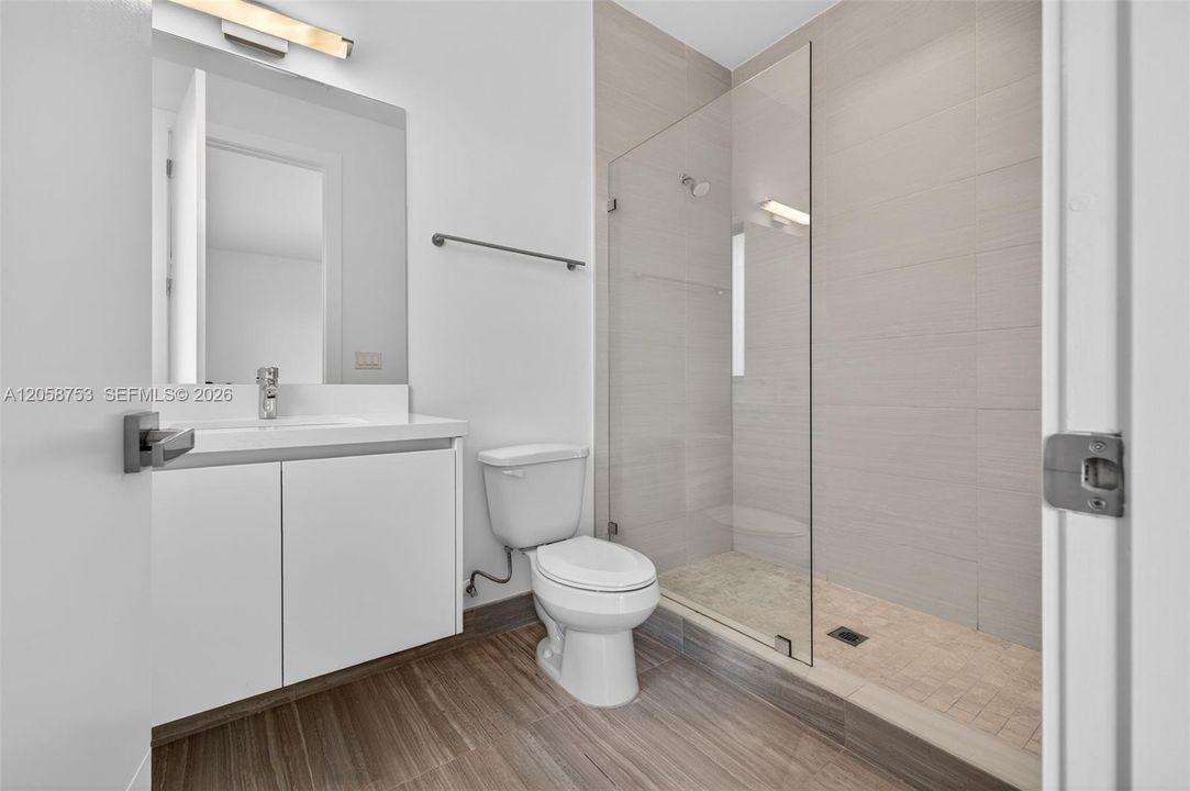 В аренду: $18,000 (5 спален, 6 ванн, 5368 Квадратных фут)