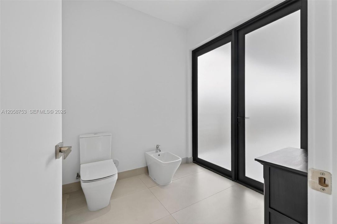 В аренду: $18,000 (5 спален, 6 ванн, 5368 Квадратных фут)