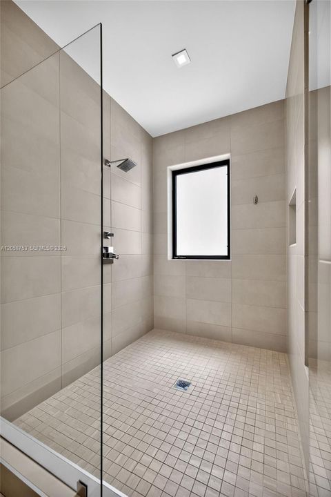 В аренду: $18,000 (5 спален, 6 ванн, 5368 Квадратных фут)