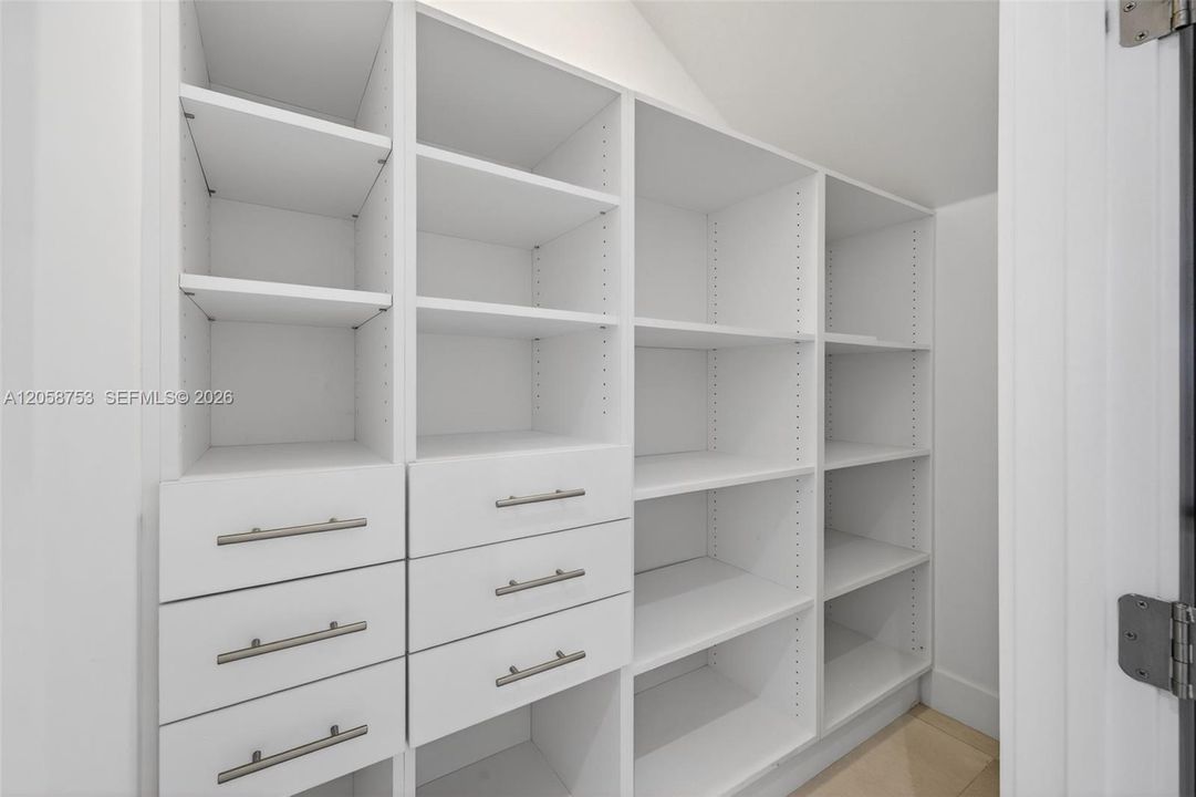 В аренду: $18,000 (5 спален, 6 ванн, 5368 Квадратных фут)