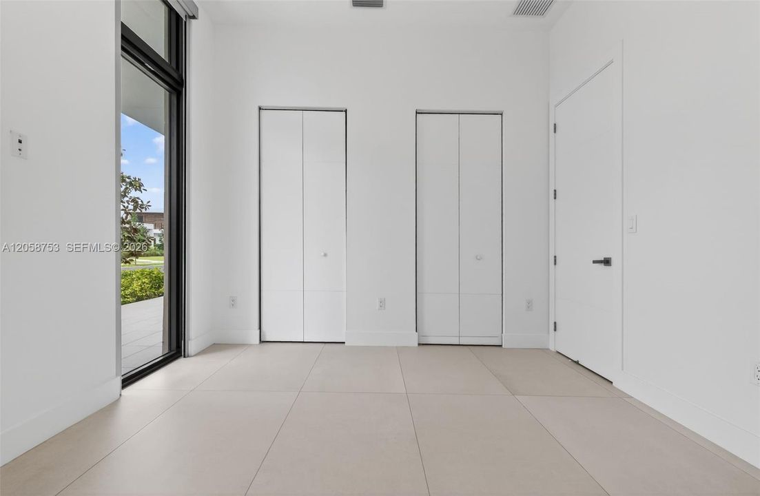 В аренду: $18,000 (5 спален, 6 ванн, 5368 Квадратных фут)