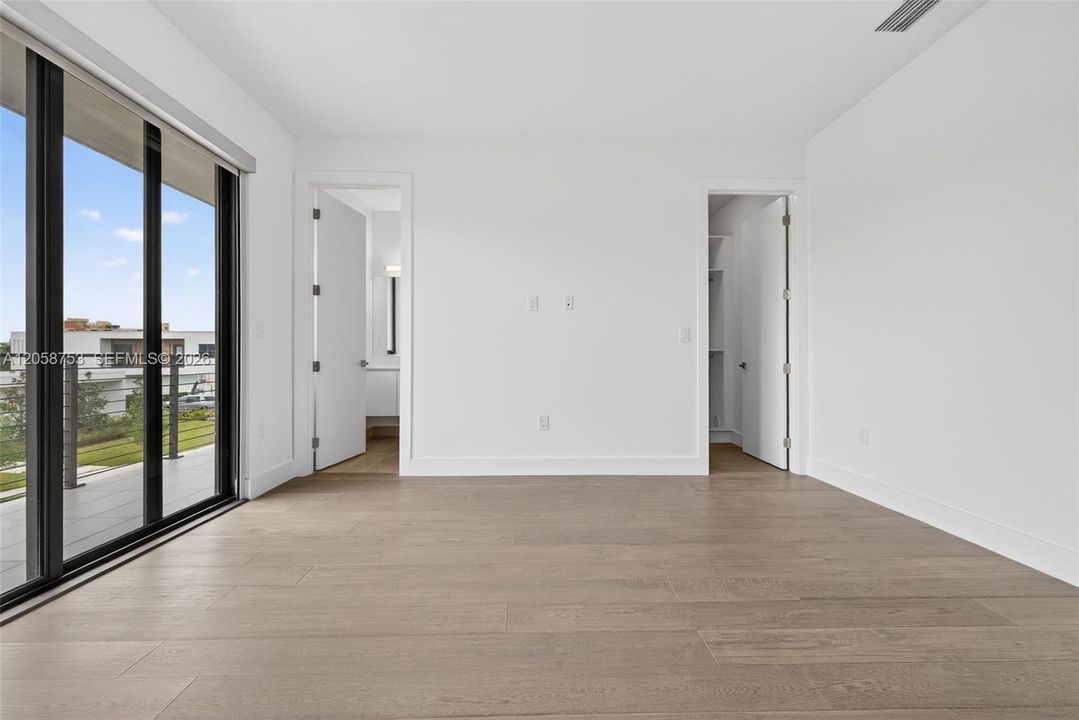 В аренду: $18,000 (5 спален, 6 ванн, 5368 Квадратных фут)