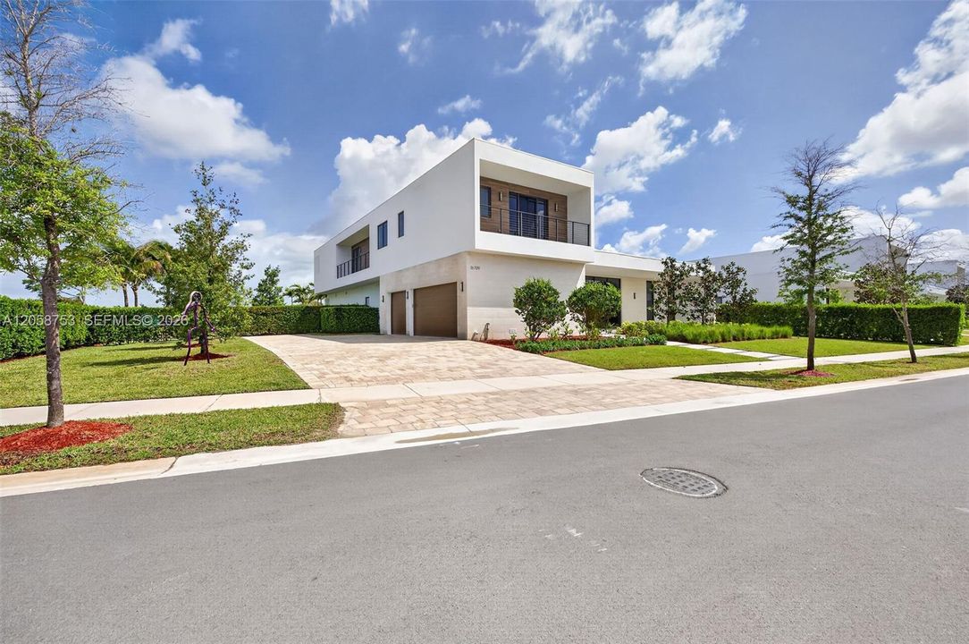 В аренду: $18,000 (5 спален, 6 ванн, 5368 Квадратных фут)