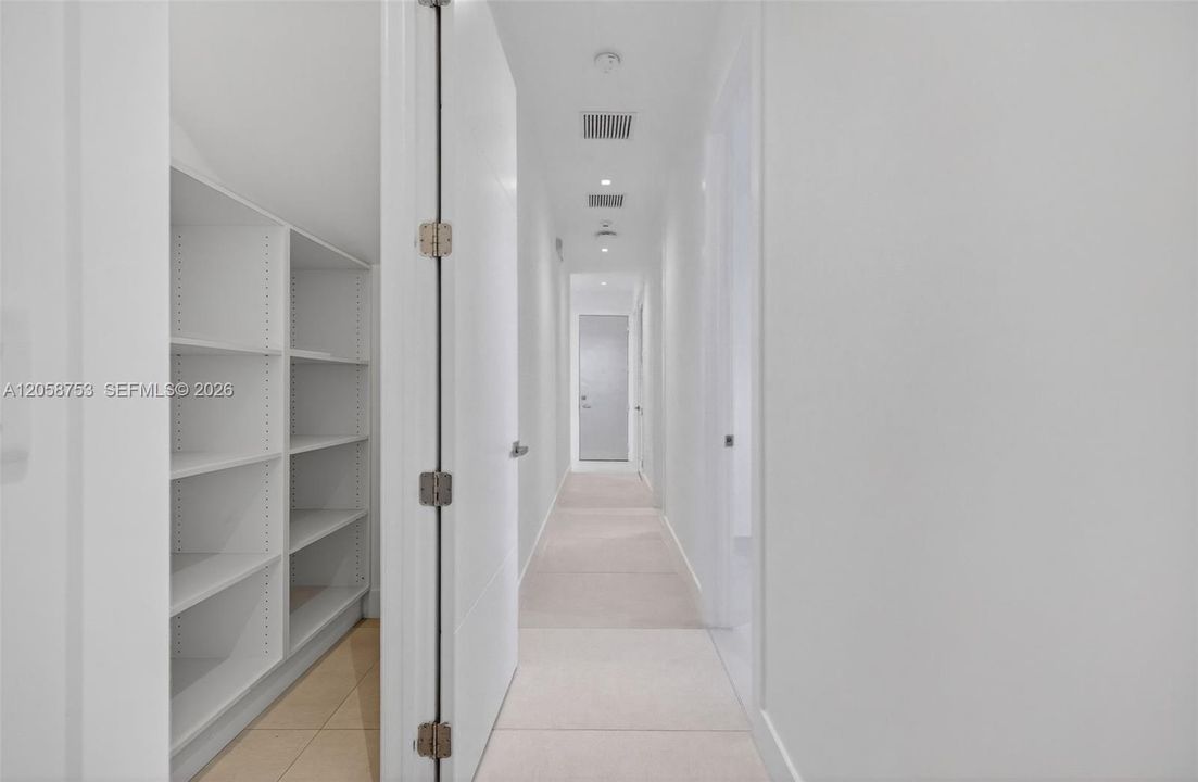 В аренду: $18,000 (5 спален, 6 ванн, 5368 Квадратных фут)