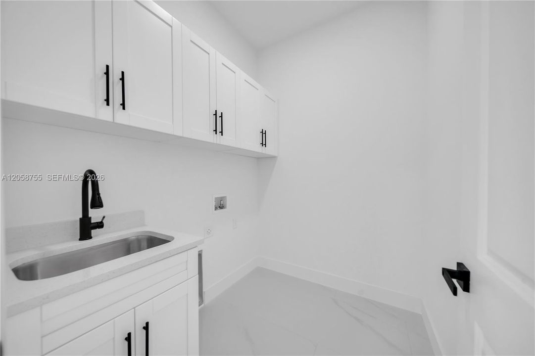 En Venta: $410,000 (4 camas, 2 baños, 1815 Pies cuadrados)