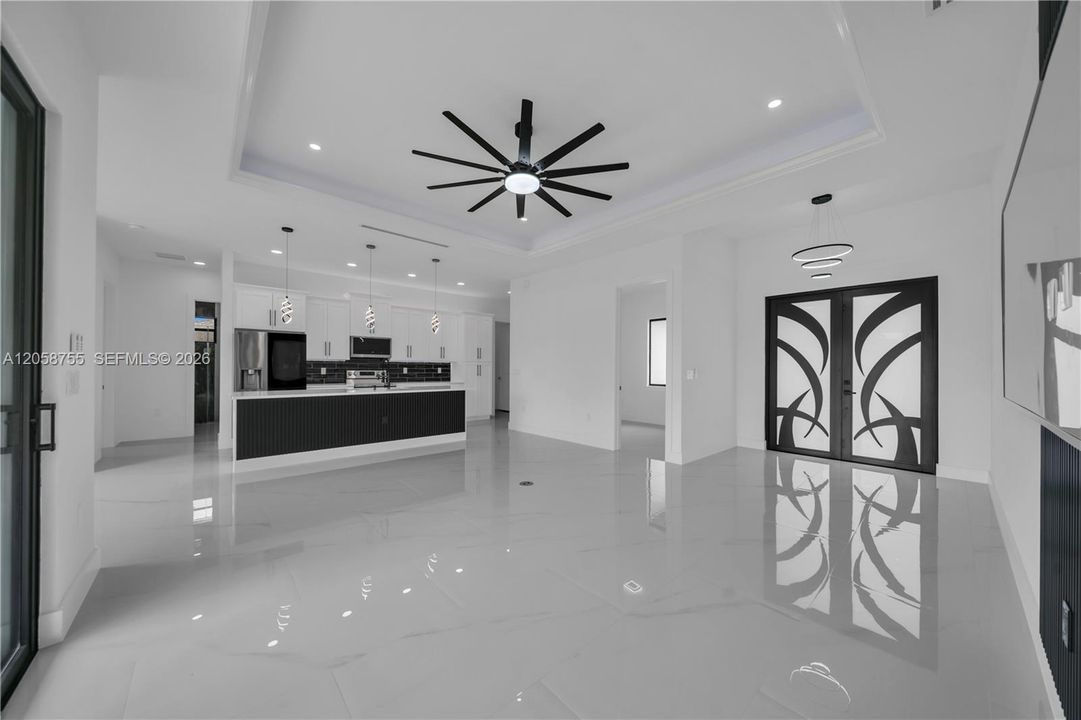 En Venta: $410,000 (4 camas, 2 baños, 1815 Pies cuadrados)