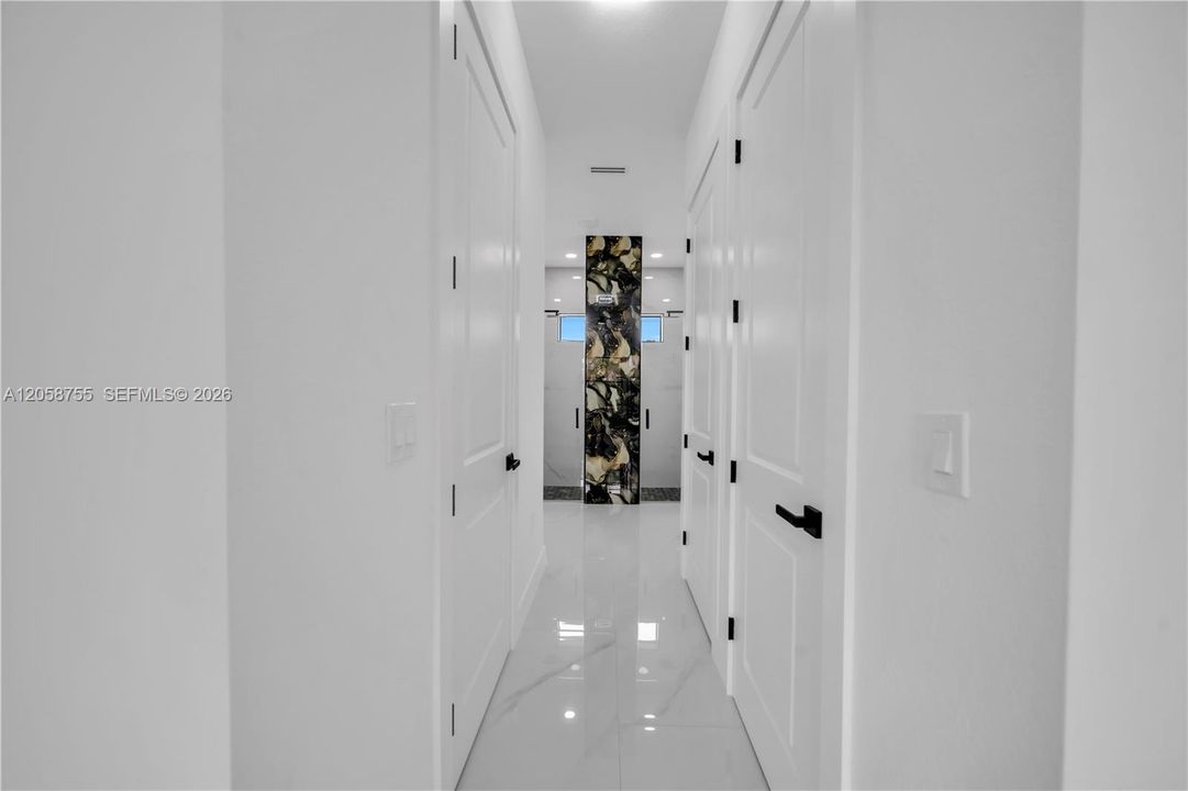 En Venta: $410,000 (4 camas, 2 baños, 1815 Pies cuadrados)