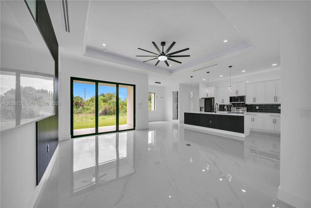 En Venta: $410,000 (4 camas, 2 baños, 1815 Pies cuadrados)