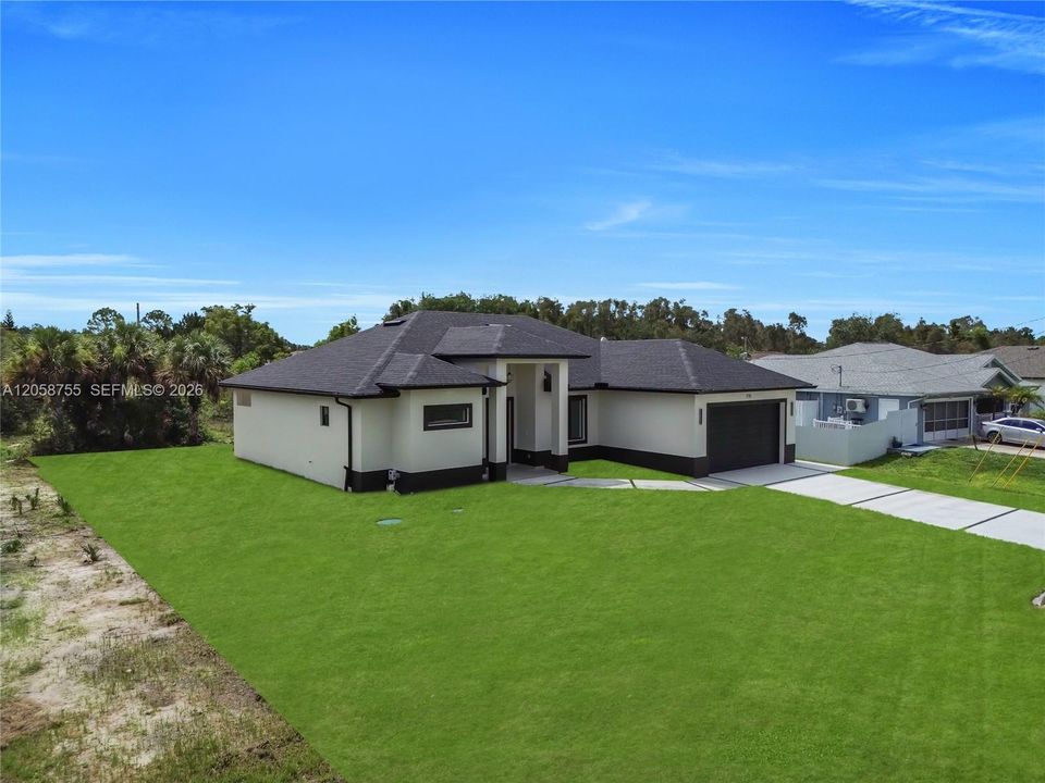 En Venta: $410,000 (4 camas, 2 baños, 1815 Pies cuadrados)