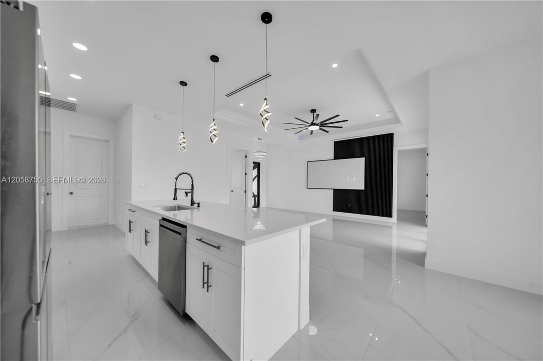 En Venta: $410,000 (4 camas, 2 baños, 1815 Pies cuadrados)