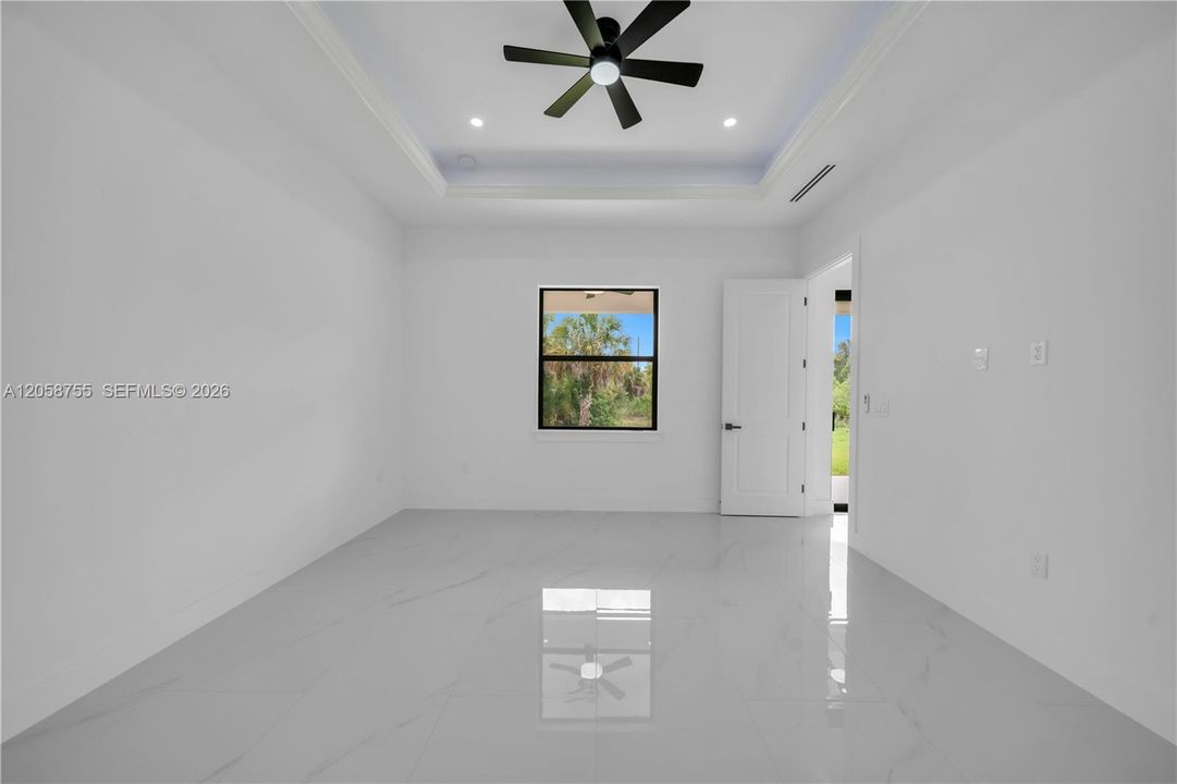 En Venta: $410,000 (4 camas, 2 baños, 1815 Pies cuadrados)