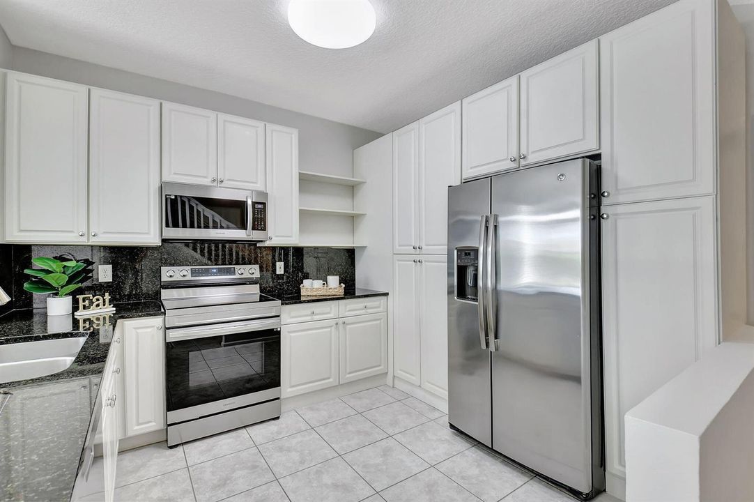 9917 PORTA LEONA LN