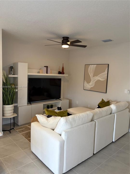 For Rent: $2,500 (3 beds, 3 baths, 1356 Square Feet)