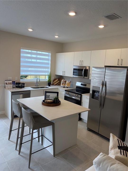For Rent: $2,500 (3 beds, 3 baths, 1356 Square Feet)